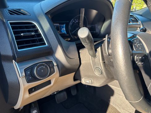 Used 2016 Ford Explorer Limited FWD image 17