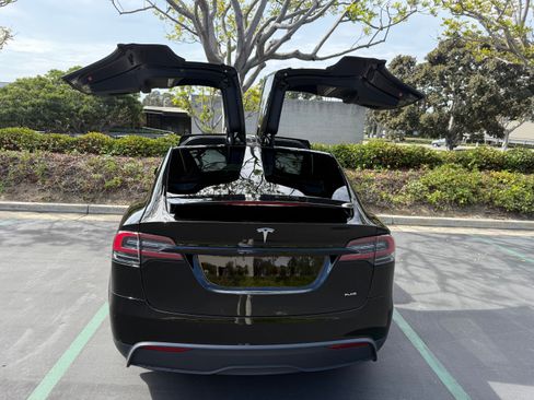 Used 2022 Tesla Model X Plaid image 4