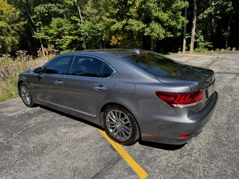 Used 2016 Lexus LS 600h L image 5