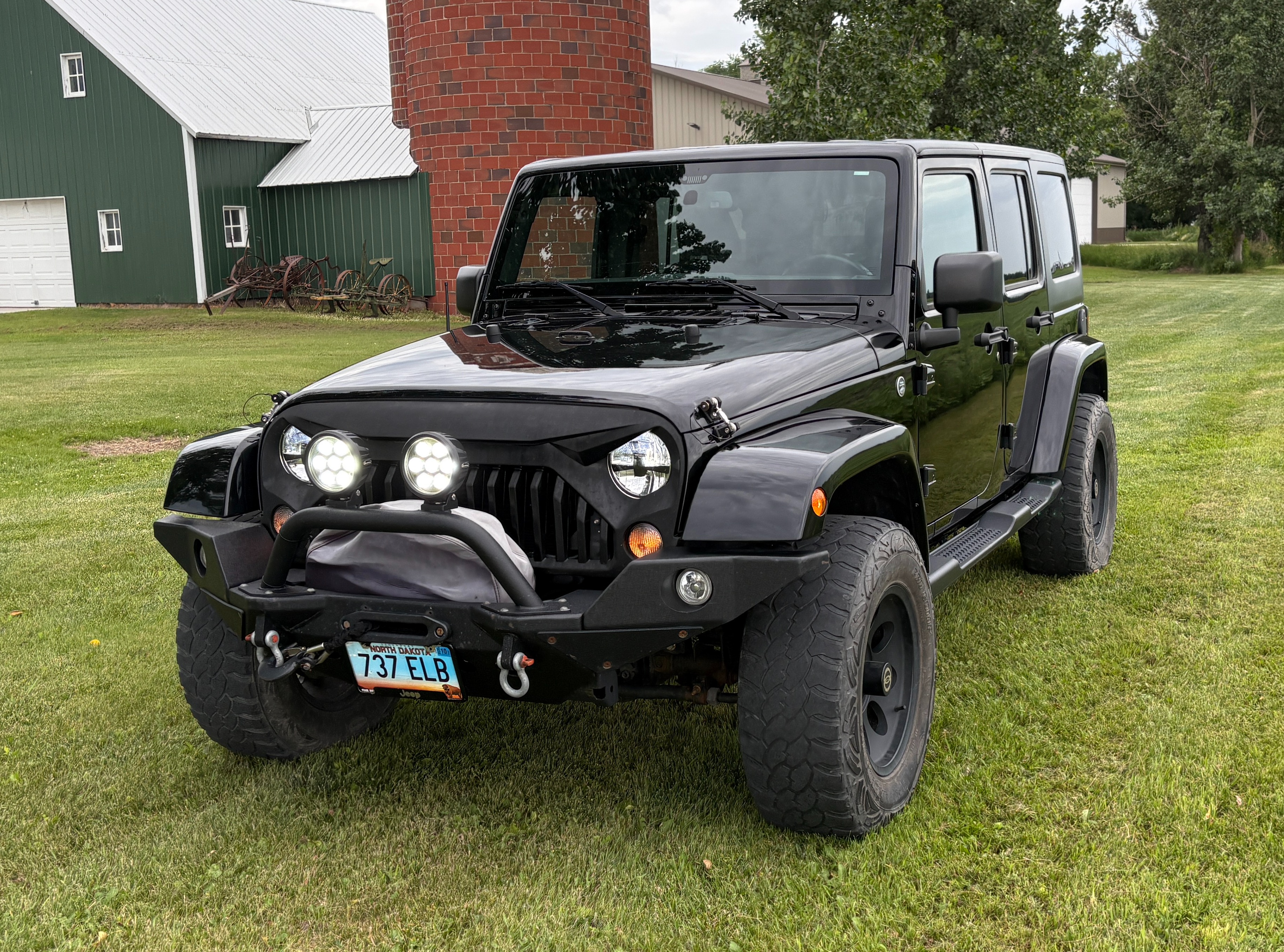 Used 2015 Jeep Wrangler Unlimited Sahara w/ Connectivity Group AWD/4WD image 1