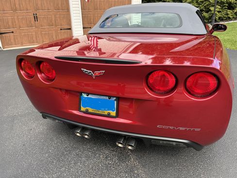 Used 2010 Chevrolet Corvette Convertible w/ Preferred Equipment Group RWD image 11