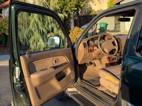 Used 2000 Toyota 4Runner Limited RWD image 12
