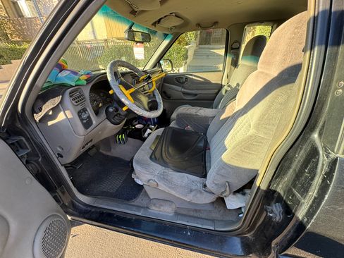 Used 1998 Chevrolet S10 Pickup LS w/ Preferred Equipment Group image 11