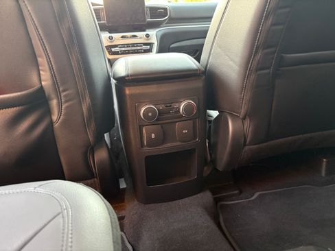 Used 2021 Ford Explorer XLT w/ Equipment Group 202A image 10