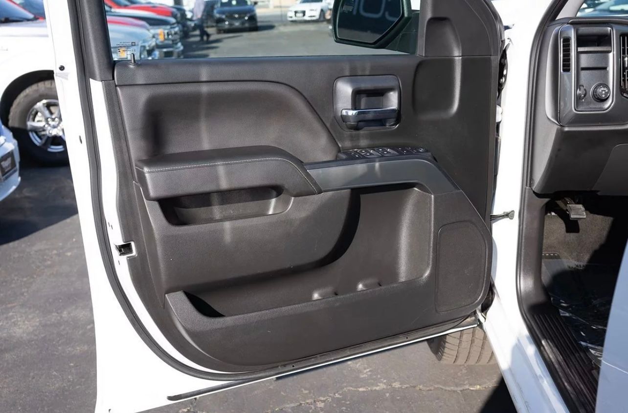 Used 2018 Chevrolet Silverado 1500 LT w/ Texas Edition RWD image 4