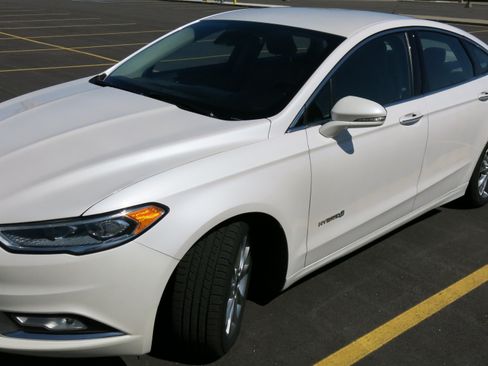 Used 2017 Ford Fusion SE w/ Equipment Group 602A image 6