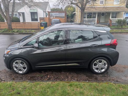 Used 2021 Chevrolet Bolt LT image 4