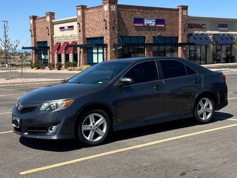 Used 2014 Toyota Camry SE image 1