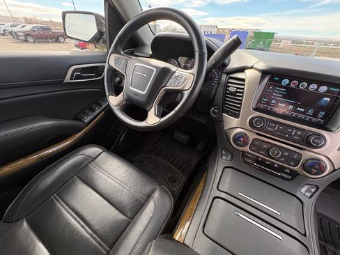 Used 2017 GMC Yukon XL Denali image 21