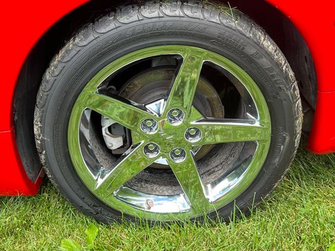 Used 1997 Chevrolet Corvette Coupe w/ Memory Pkg image 4