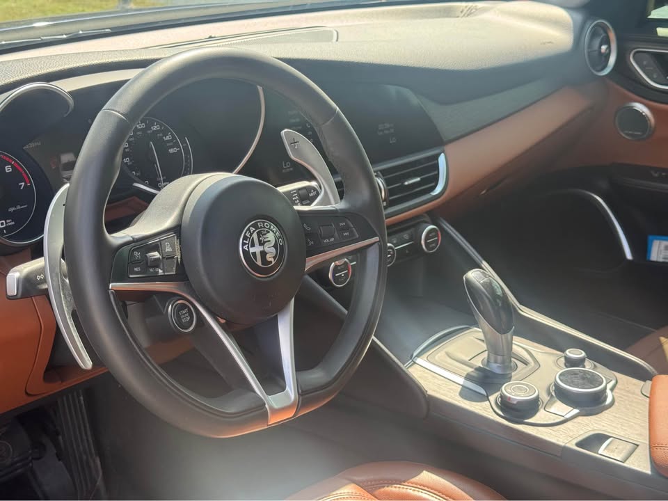 Used 2019 Alfa Romeo Giulia Ti w/ TI Performance Package RWD image 4
