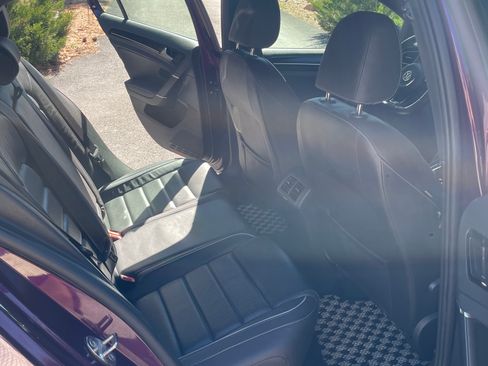 Used 2018 Volkswagen Golf 4-Door image 18