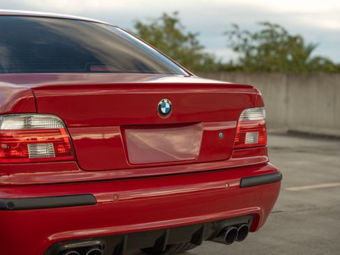 Used 2002 BMW M5 image 9