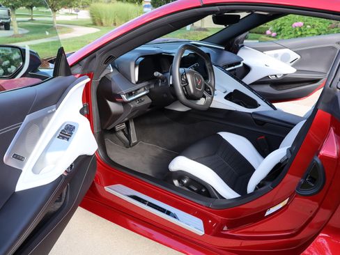 Used 2021 Chevrolet Corvette Stingray Preferred Cpe w/ Z51 Performance Package RWD image 25