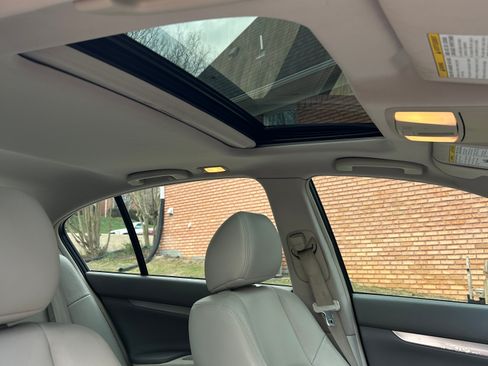 Used 2015 INFINITI Q40 Sedan 4D w/ Navigation Package image 12