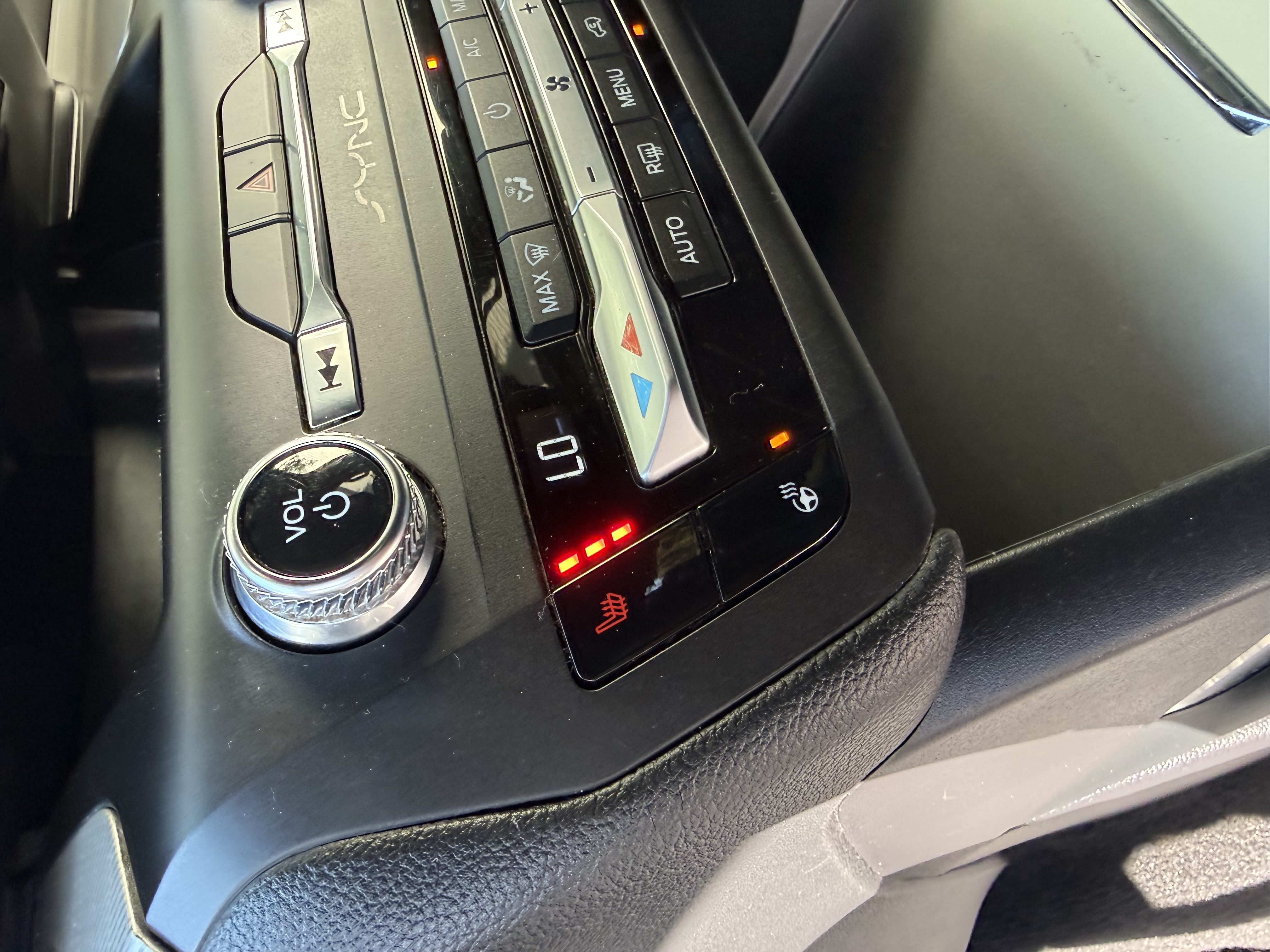 Used 2020 Ford Explorer XLT w/ Equipment Group 202A AWD/4WD image 12