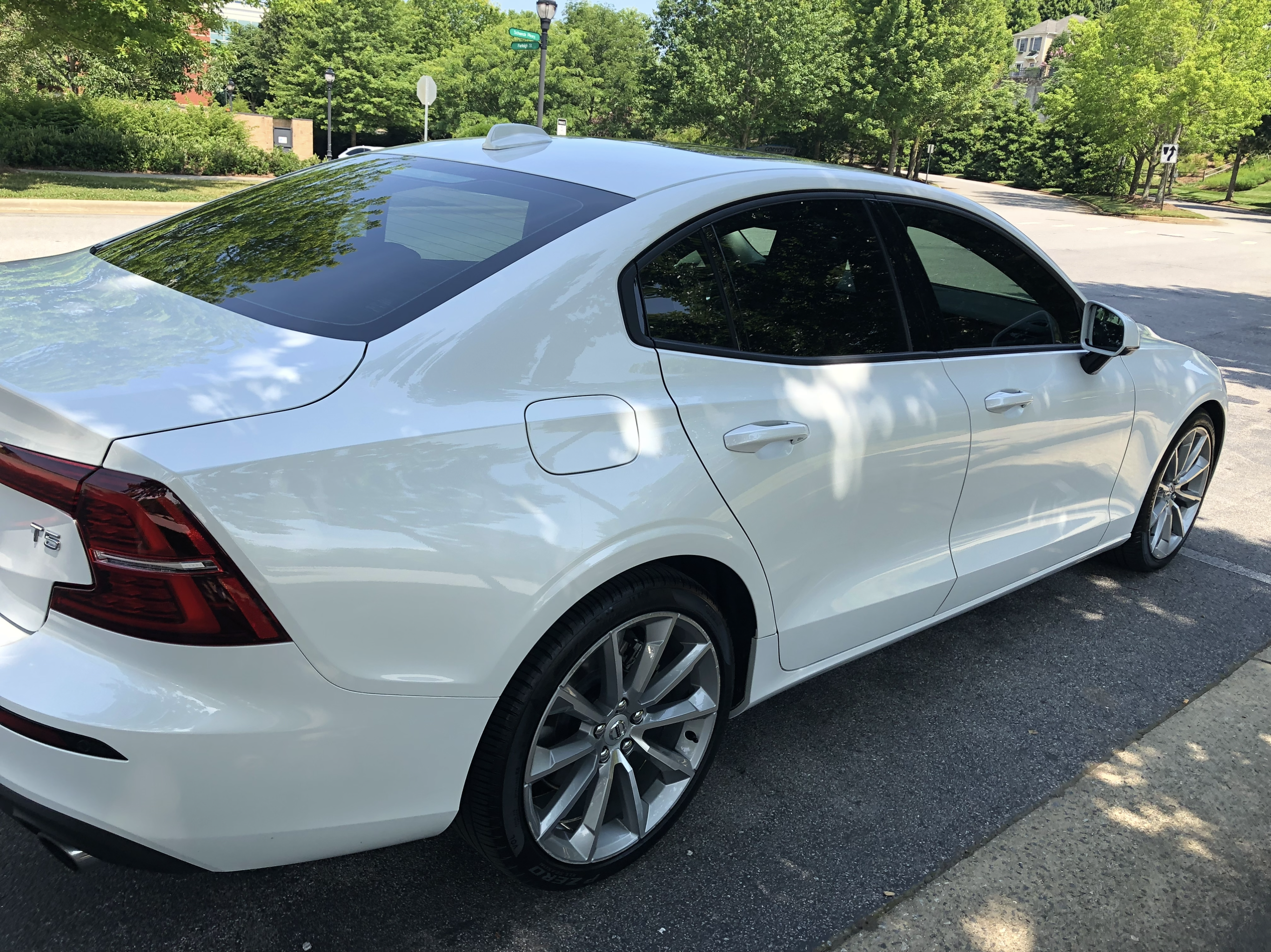 Used 2020 Volvo S60 T5 Momentum FWD image 5