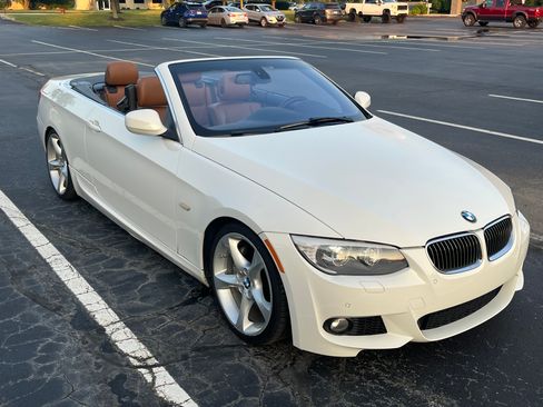 Used 2012 BMW 335i Convertible image 8