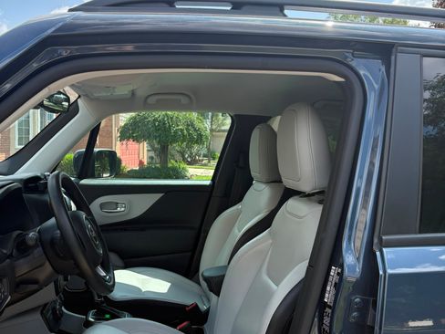 Used 2022 Jeep Renegade Limited AWD/4WD image 8
