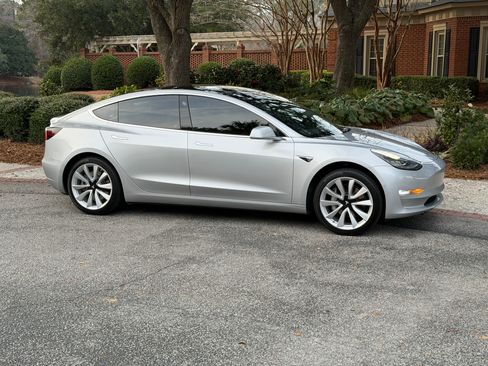 Used 2018 Tesla Model 3 Long Range image 4