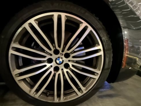 Used 2020 BMW M550i xDrive M550i xDrive Sedan 4D w/ Premium Package image 13