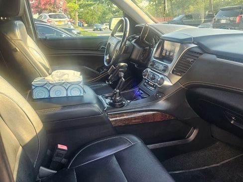 Used 2017 Chevrolet Suburban LT w/ Luxury Package image 10