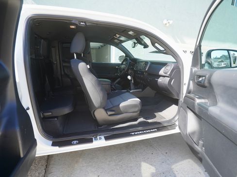 Used 2022 Toyota Tacoma TRD Sport image 24