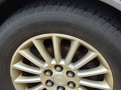 Used 2011 Buick Enclave CXL image 4