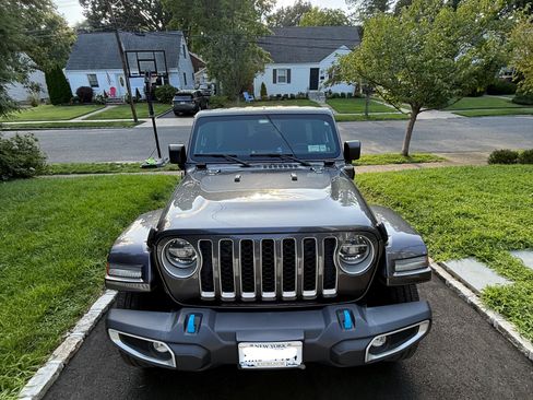 Used 2022 Jeep Wrangler Unlimited Sahara AWD/4WD image 15