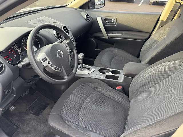 Used 2013 Nissan Rogue SV w/ Premium Pkg FWD image 2