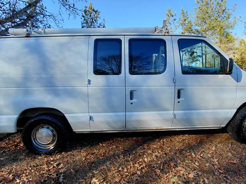 Used 1998 Ford E-150 and Econoline 150 image 9