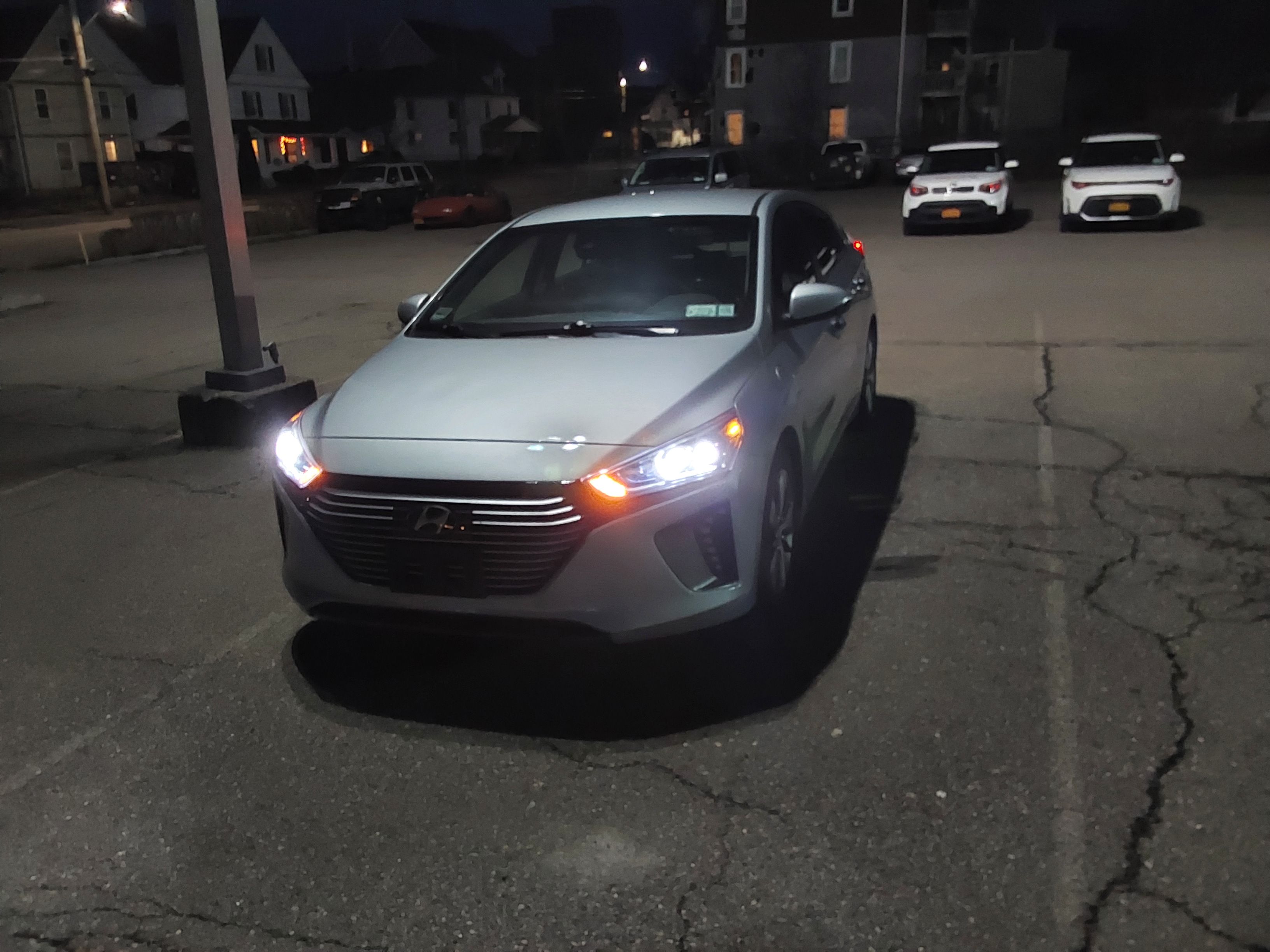 Used 2019 Hyundai Ioniq Limited FWD image 1