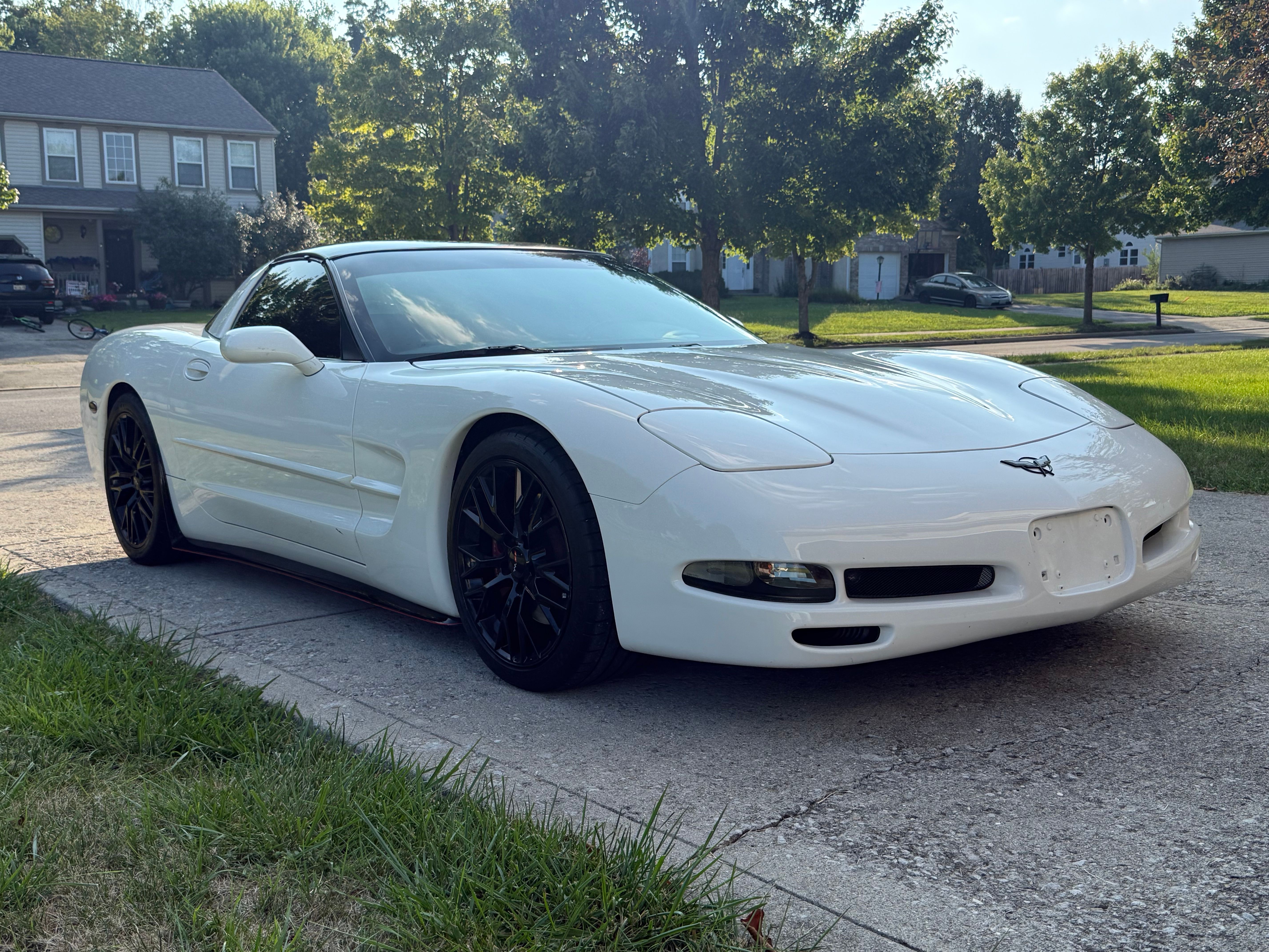 Used 2002 Chevrolet Corvette Coupe w/ Preferred Equipment Group2 RWD image 1