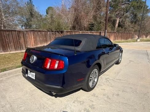 Used 2010 Ford Mustang Premium image 25