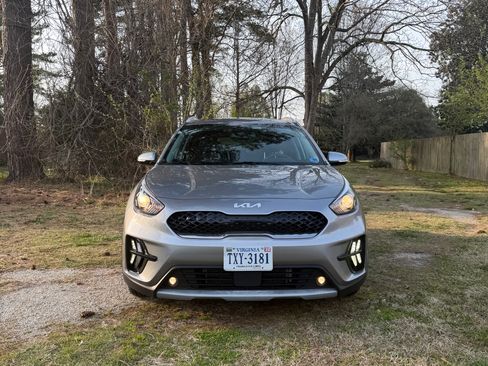 Used 2022 Kia Niro EX Premium FWD image 2