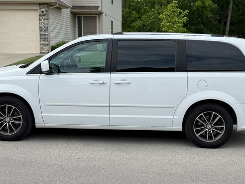 Used 2016 Dodge Grand Caravan SXT FWD image 6