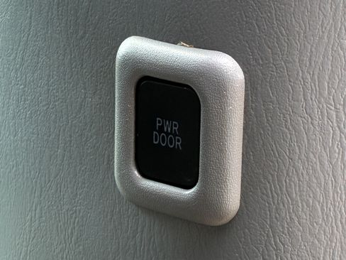 Used 2000 Toyota Sienna XLE FWD image 26