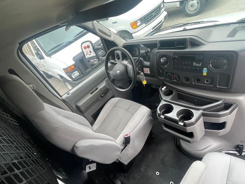 Used 2010 Ford E-250 and Econoline 250 image 5