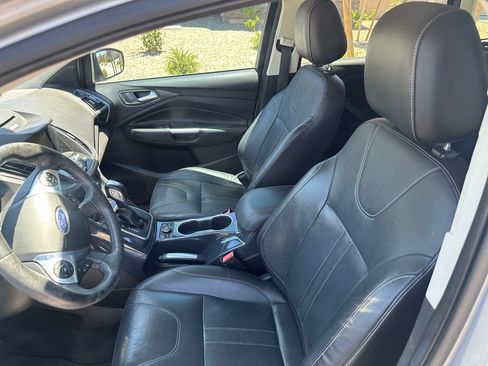 Used 2013 Ford Escape Titanium w/ Parking Technology Pkg FWD image 9