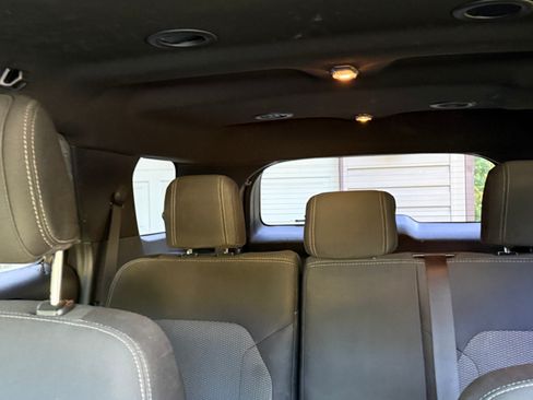 Used 2018 Ford Explorer XLT w/ Equipment Group 201A AWD/4WD image 18