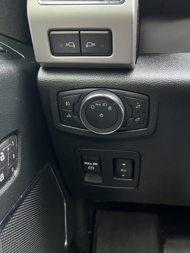 Used 2019 Ford F150 Lariat w/ Equipment Group 502A Luxury AWD/4WD image 9