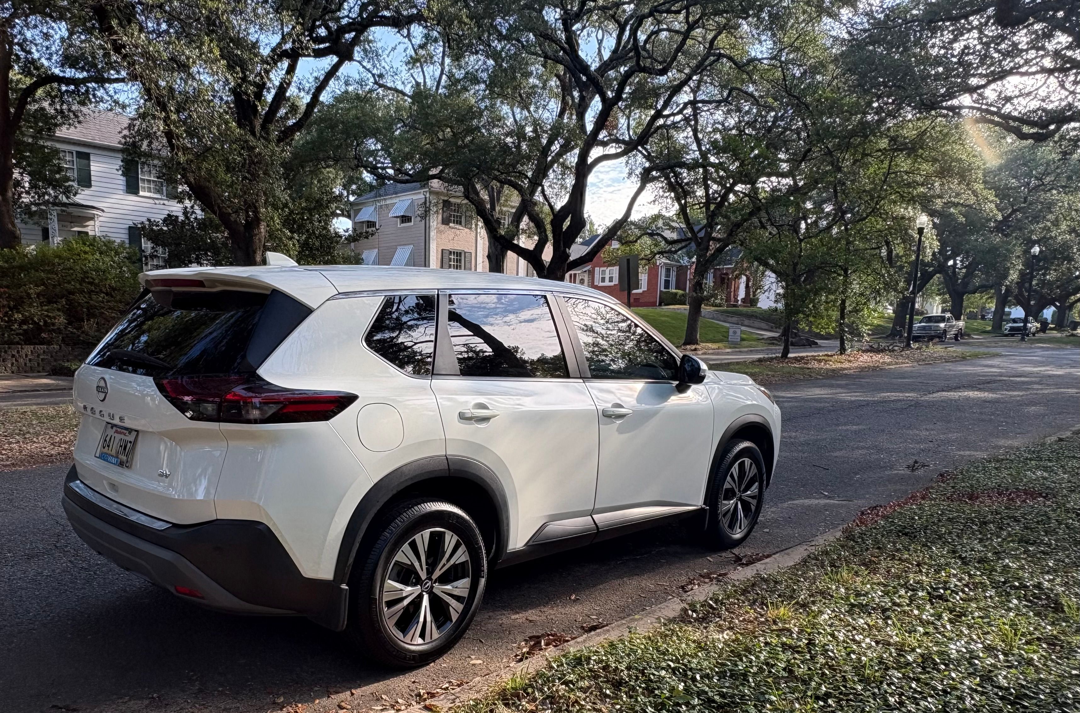 Used 2022 Nissan Rogue SV FWD image 6