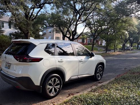 Used 2022 Nissan Rogue SV FWD image 6