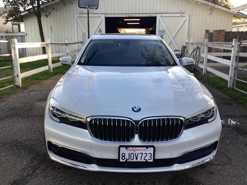 Used 2016 BMW 740i image 4