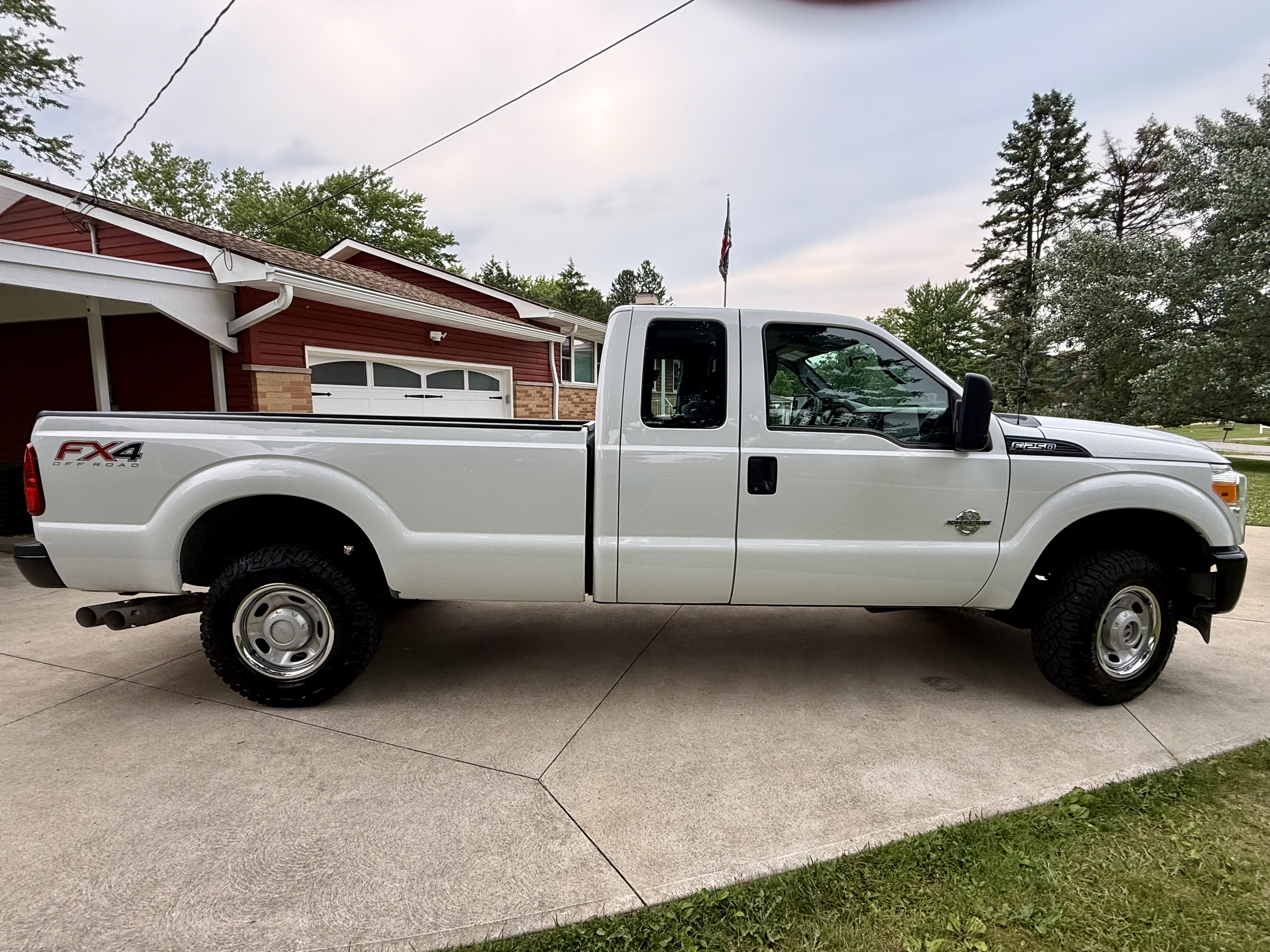 Used 2015 Ford F250 XL w/ FX4 Off-Road Package AWD/4WD image 2