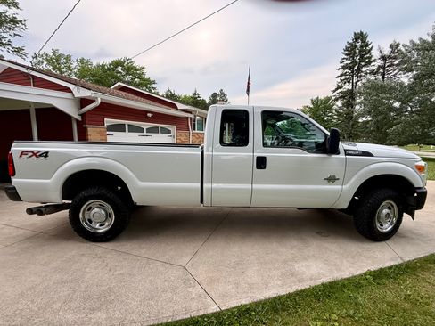 Used 2015 Ford F250 XL w/ FX4 Off-Road Package AWD/4WD image 2