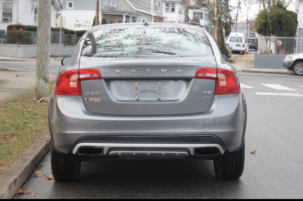 Used 2017 Volvo S60 T5 Cross Country Platinum AWD/4WD image 4