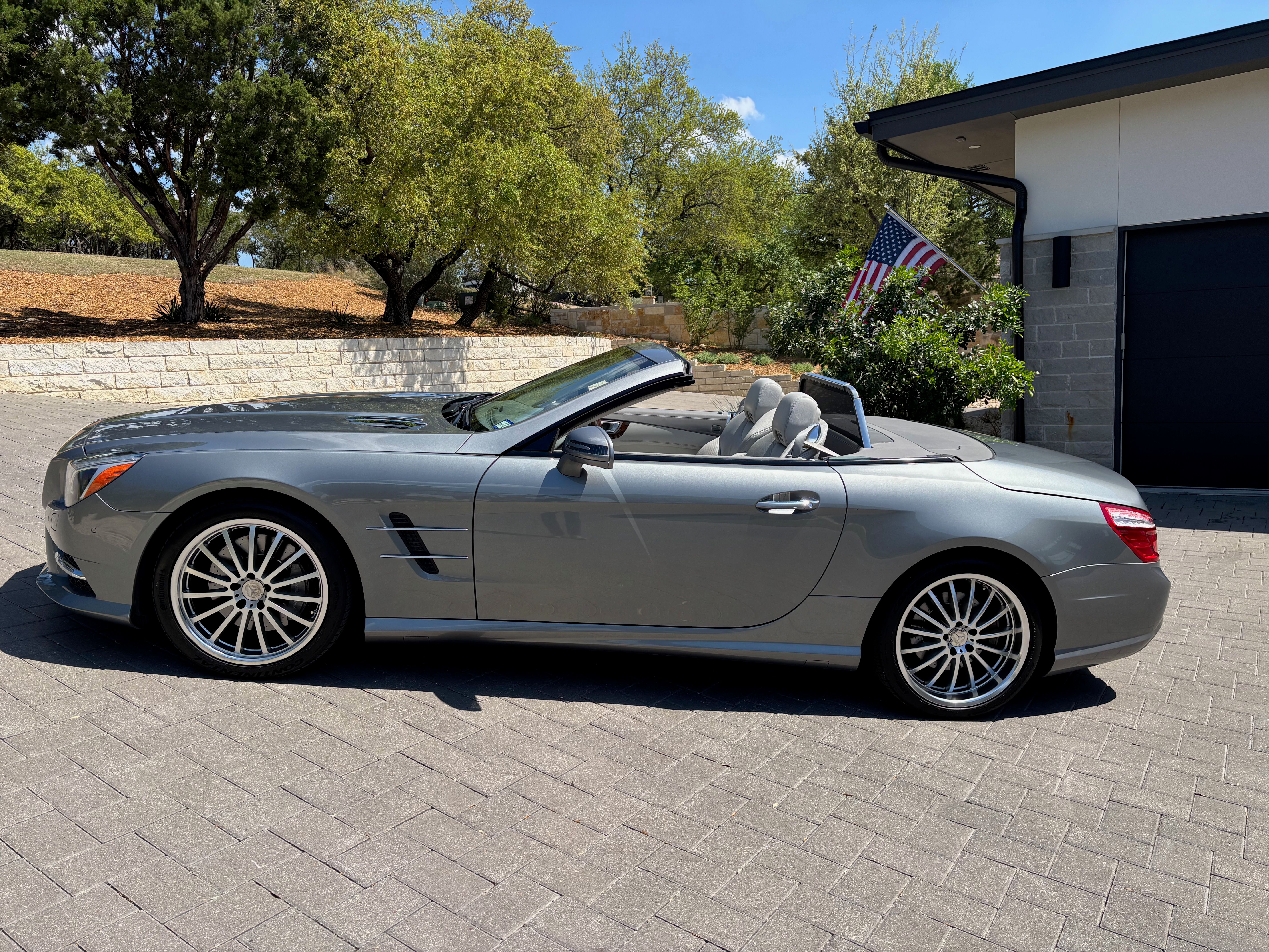 Used 2013 Mercedes-Benz SL 550 image 11
