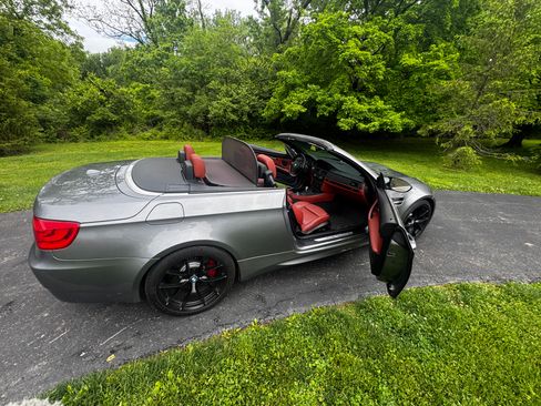Used 2013 BMW M3 Convertible RWD image 2