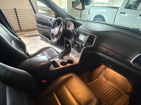 Used 2015 Jeep Grand Cherokee Laredo w/ Quick Order Package 23E RWD image 11